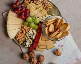Champagne food pairings that work at every course
