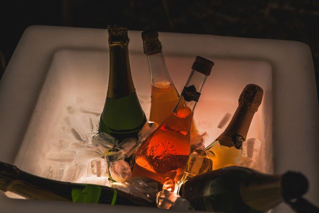 Wedding Champagne: Choosing the Style, the Bottles and the Quantity for Your Day Wedding Champagne: Choosing the Style, the Bottles and the Quantity for Your Day