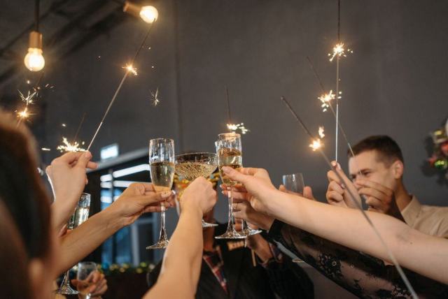 Why Champagne goes to your head faster than still wine Why Champagne goes to your head faster than still wine