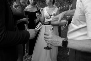 How to serve champagne: temperature, glass and pour
